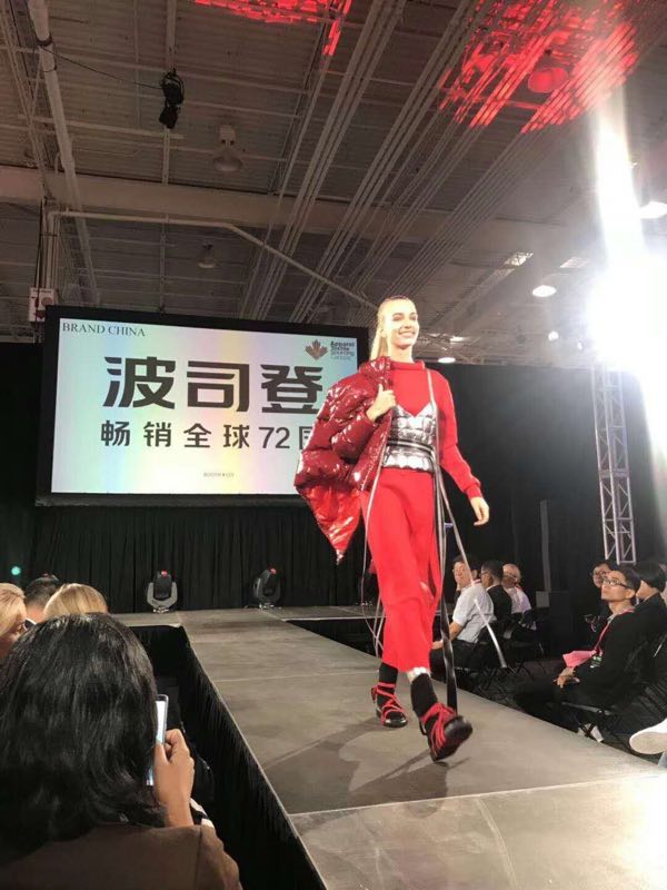 中國品牌亮相加拿大服裝紡織品展時(shí)裝秀