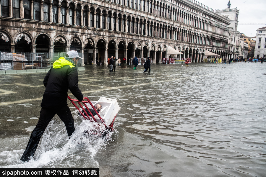 意大利：威尼斯水位暴漲出行不便 水平面最高達(dá)160厘米